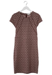 Robe courte à manches courtes, longueur genou, avec motif géométrique losange marron et beige, suspendue sur un cintre blanc sur fond blanc.