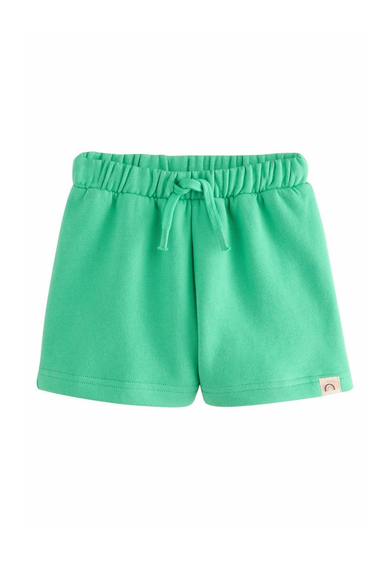 Shorts en coton vert avec une taille élastique, un cordon de serrage et une petite étiquette logo sur l'ourlet. Texture lisse et douce.