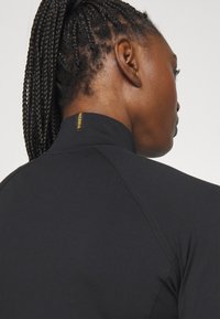 Nebbia NEBBIA WOMEN'S ZIP-UP JACKET INTENSE WARM-UP - Treningsjakke - black/gold