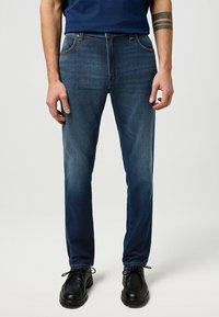 Wrangler 5-POCKET - Vaqueros rectos - fog