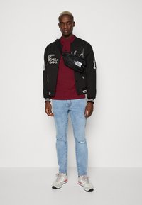 Nike Sportswear TEE - T-shirt básica - dark beetroot