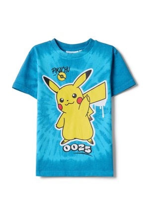 Blaues Kinder-T-Shirt mit einer großen gelben Pikachu-Grafik, einem Pokéball darüber und der Nummer "0025" unter der Figur.