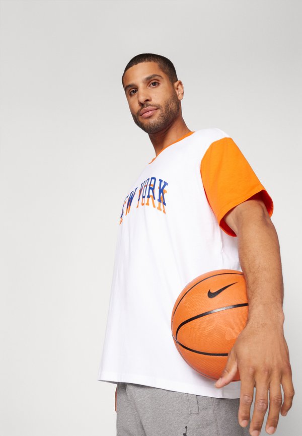 NBA CITY EDITION NEW YORK KNICKS COLOR BLOCK TEE - Club wear4
