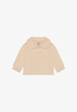 Lysebeige langærmet bluse med lyserød blondeskrave og ærmer, med tre knapper ved halsudskæringen. Blødt bomuldsmateriale.