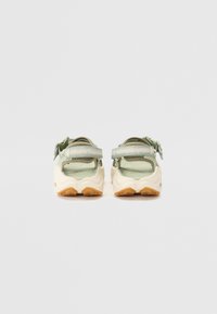 HOKA INFINI HIKE - Sandálias de caminhada - sea moss/oat milk