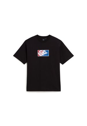 Sort bomulds t-shirt med et rektangulært Vans logo i rød og blå, centreret på brystet. Kortærmet og design med rund hals.