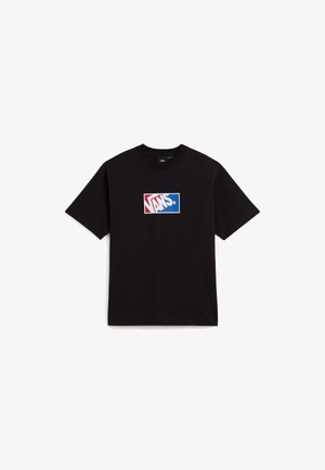 Zwart katoenen T-shirt met een rechthoekig Vans-logo in rood en blauw, gecentreerd op de borst. Korte mouwen en een ronde halsontwerp.
