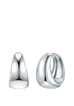 Paire de boucles d'oreilles créoles en argent poli avec une forme triangulaire lisse et arrondie et des fermoirs à charnière sur fond blanc.