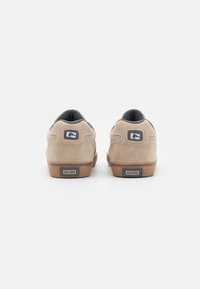 Globe ENCORE 2 - Trainers - sesame/charcoal