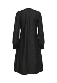 Zwarte denim jurk met lange, opgeblazen mouwen, een ronde halslijn en subtiele textuur. Elastische manchetten en taille voor een gedefinieerde vorm.
