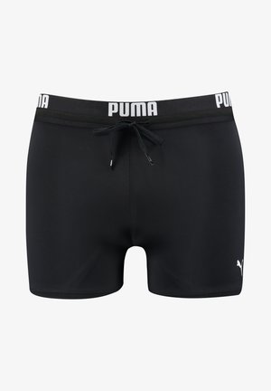 Shorts de sport noirs en tissu lisse, dotés d'une ceinture noire avec le logo "PUMA" en blanc et d'un cordon de serrage pour un ajustement personnalisé.