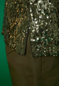 Next SEQUIN SLEEVELESS - Pusero - green