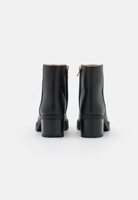 COACH Botines con plataforma - black