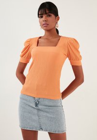 LELA SLIM FIT - Bluza - light orange