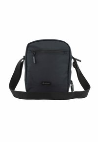 Bolso de hombro negro y rectangular hecho de PET reciclado. Cuenta con un bolsillo frontal con cremallera, una correa ajustable y un diseño minimalista.