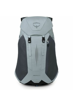 Lichtgrijze en donkergrijze Osprey Hikelite LT 30 rugzak met bovenklep, twee zwarte gespen en voorvak met rits.