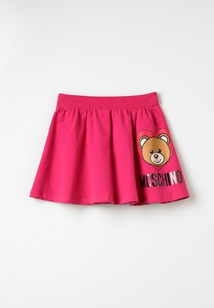 Lyserød nederdel med elastik i taljen, der har en teddybjørneansigt inde i et hjerte og teksten "MOSCHINO" på den ene side.