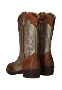 Bruine leren cowboylaarzen met metallic gouden accenten, voorzien van textuurranden en decoratieve stiksels, en een korte gestapelde hak.