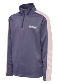 Lila Viertelreißverschluss-Pullover mit rosa Schulterakzenten und weißem Chevron-Muster, aus weichem Material und mit "hummel"-Logo auf der Brust.