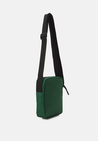 Lacoste NEOCROC SEASONAL UNISEX - Borsa a tracolla - vert/noir/blanc