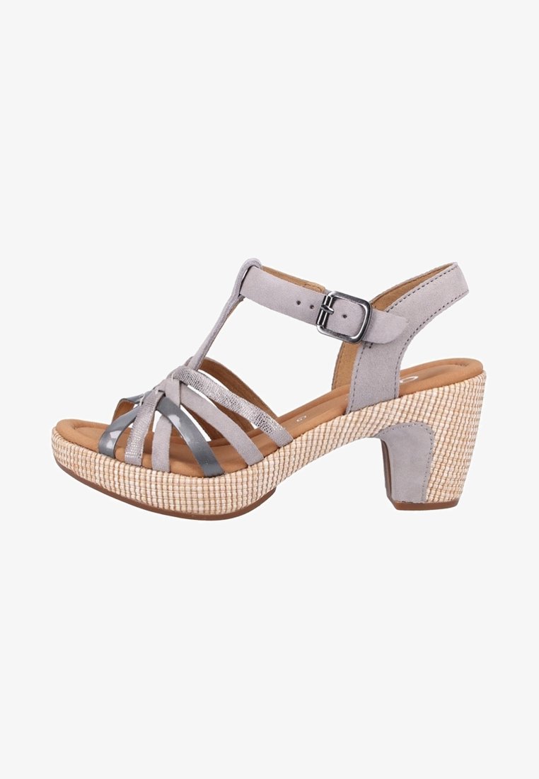 Harmaat sandaalit, joissa on useita hihnoja, soljettunilanti hihna ja teksturoitu kudottu pohja. Varustettu tukevalla lohkoheelillä.