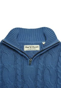 Blå zip-up tröja med ribbat hög hals och kabelstickat mönster. Tyget har en texturerad finish; logopotts på framsidan.