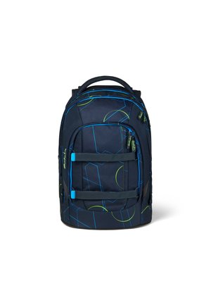 Navyblauer Rucksack mit geometrischen Mustern in Grün und Blau. Verfügt über seitliche Reißverschlüsse, verstellbare Träger und einen stabilen Griff oben.