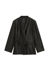 Schwarze, langärmlige Wickeljacke mit Bindegürtel, aus textured Stoff mit einem subtilen Glanz und schmalen Revers. Keine sichtbaren Beschläge.