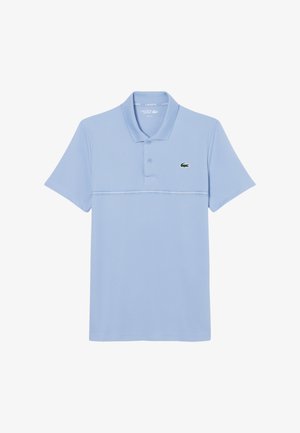 Polo azzurro chiaro in tessuto liscio, con colletto classico, patta a tre bottoni e piccolo logo Lacoste verde.