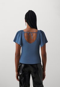 ONLY ONLLEELO BACK  - Tričko s potlačou - vintage indigo