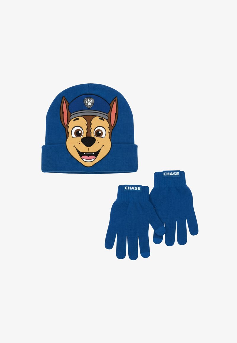 Blauwe gebreide beanie met een ontwerp van een hondenface, met bijpassende blauwe handschoenen. De handschoenen hebben een 'CHASE'-label op de polsen. Zacht, lichtgewicht materiaal.