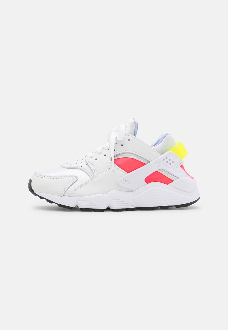 Nike Sportswear AIR HUARACHE - Sapatilhas - white/volt/bright crimson/black/light marine