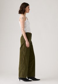 Levi's® BAGGY DAD - Relaxed fit jeans - ivy green