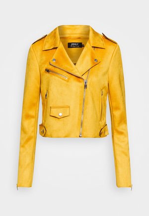 Veste biker courte en daim jaune avec fermeture éclair asymétrique sur le devant, poches zippées et à rabat pressionné, et pattes d'épaule.