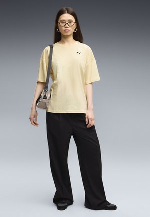 Puma, WARDROBE ESS OVERSIZED TEE - T-Shirt basic - buttercream