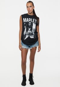 Paradiso Clothing BOB MARLEY B&W PORTRAIT MUSCLE - Top - black