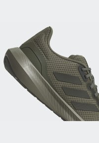 adidas Performance Zapatillas running asfalto - olive strata/shadow olive/core black