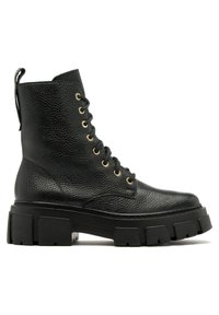 Botas de tobillo de cuero negro con cordones, acabado texturizado, suela de goma gruesa, puntera reforzada y ojales dorados para los cordones.