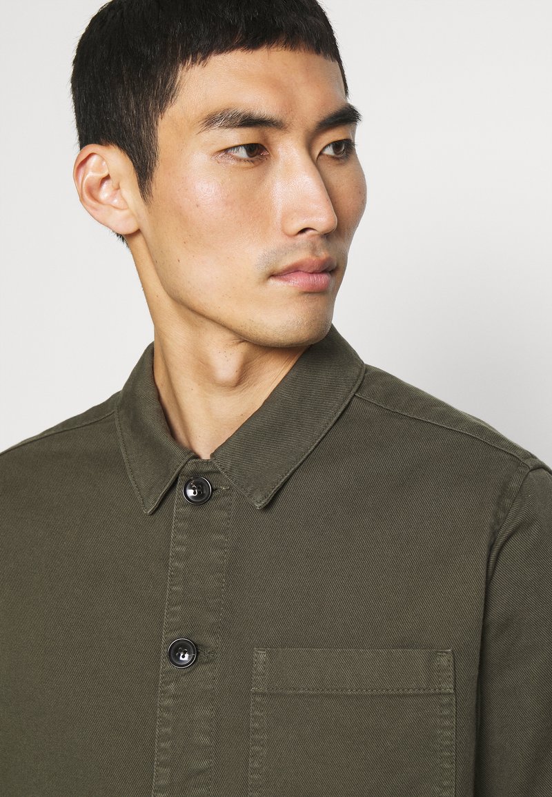 Herren T-shirts & Polos | J.LINDEBERG WORK OVERSHIRT Hemd seaweed green/dunkelgrün - UP06390 Herren T-shirts & Polos | J.LINDEBERG WORK OVERSHIRT Hemd seaweed green/dunkelgrün - UP06390