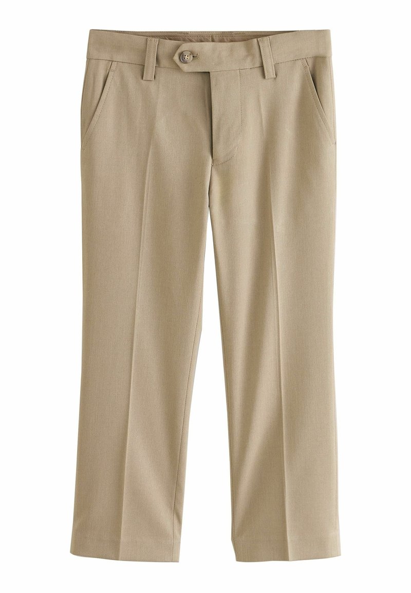 Pantalon beige sur mesure avec passants pour ceinture, poches latérales, fermeture par bouton et plis devant.