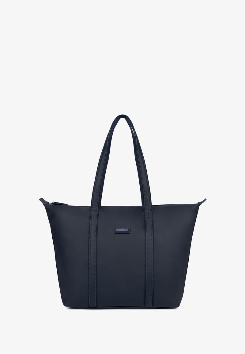 Navyblauwe tote bag gemaakt van soepel materiaal, met twee lange handvatten, een ritsluiting en contrasterende stiksels langs de zijkanten.