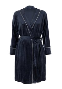 Accappatoio in velluto blu navy con piping bianco, maniche lunghe e cintura. Presenta un collo stile kimono e maniche svasate. Texture morbida.