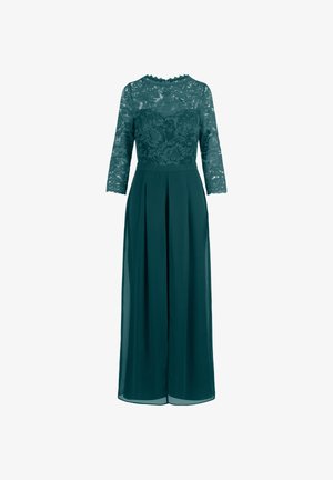 Turkusowa sukienka z koronki i szyfonu z rękawami o długości trzech czwarteks, dopasowaną gorsetą, falistym dekoltem oraz plisowanymi, swobodnymi spodniami o szerokim kroju.