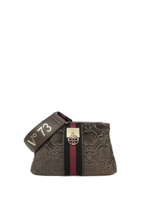 Borsa a mano in pelle marrone con motivo floreale impresso, hardware dorato, una maniglia larga con strisce nere e bordeaux, e dettaglio decorativo del logo.