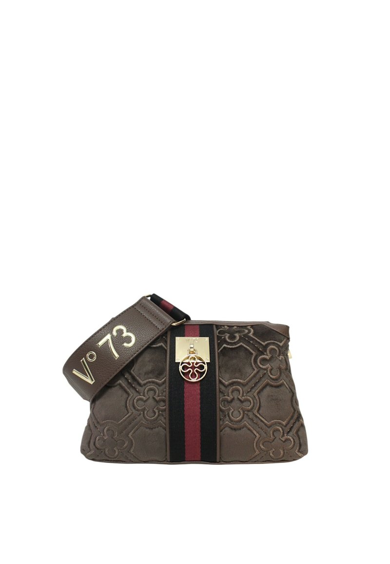 Borsa a mano in pelle marrone con motivo floreale impresso, hardware dorato, una maniglia larga con strisce nere e bordeaux, e dettaglio decorativo del logo.
