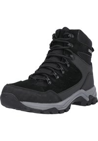 Stivale da trekking nero con una combinazione di materiali in suede e mesh, dotato di occhielli in metallo, suola testurizzata e collo imbottito per supporto.