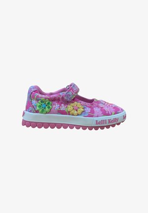 Zapatilla deportiva infantil rosa con bordado floral, cierre de velcro, suela blanca y marca "Lelli Kelly" a lo largo del borde de la suela.