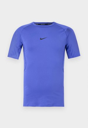 Camiseta deportiva ajustada Nike Pro azul de manga corta con el logo negro de Nike swoosh centrado en el pecho.