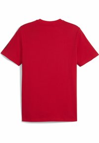 Rød kortærmet t-shirt lavet af bomuld. Glat tekstur, rund halsudskæring og ingen synlige mønstre. Enkel design uden udsmykninger.