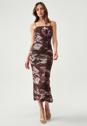 Bodycon-Kleid in Braun mit Marmor-Muster, mit einem gerafften Design, Spaghettiträgern und einem knielangen Saum. Glattes, elastisches Material.